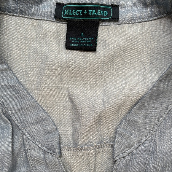 Women's Casual Light Blue Button-Up Blouse - Picture 2 of 4